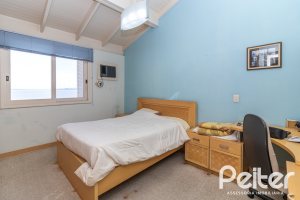 Casa à venda com 389m², 4 dormitórios, 2 suítes, 4 vagas, no bairro Vila Assunção em Porto Alegre