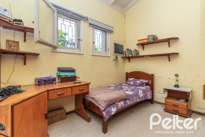 Casa à venda com 389m², 4 dormitórios, 2 suítes, 4 vagas, no bairro Vila Assunção em Porto Alegre