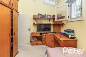 Casa à venda com 389m², 4 dormitórios, 2 suítes, 4 vagas, no bairro Vila Assunção em Porto Alegre