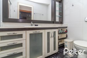 Casa à venda com 389m², 4 dormitórios, 2 suítes, 4 vagas, no bairro Vila Assunção em Porto Alegre