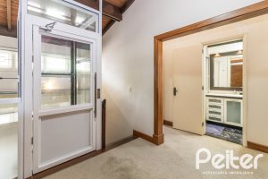 Casa à venda com 389m², 4 dormitórios, 2 suítes, 4 vagas, no bairro Vila Assunção em Porto Alegre