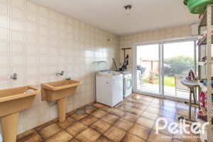 Casa à venda com 389m², 4 dormitórios, 2 suítes, 4 vagas, no bairro Vila Assunção em Porto Alegre