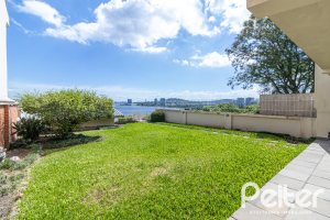 Casa à venda com 389m², 4 dormitórios, 2 suítes, 4 vagas, no bairro Vila Assunção em Porto Alegre