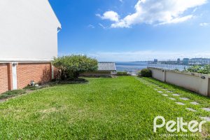 Casa à venda com 389m², 4 dormitórios, 2 suítes, 4 vagas, no bairro Vila Assunção em Porto Alegre