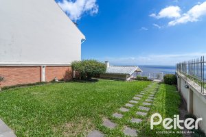 Casa à venda com 389m², 4 dormitórios, 2 suítes, 4 vagas, no bairro Vila Assunção em Porto Alegre