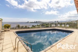 Casa à venda com 389m², 4 dormitórios, 2 suítes, 4 vagas, no bairro Vila Assunção em Porto Alegre