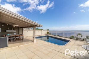 Casa à venda com 389m², 4 dormitórios, 2 suítes, 4 vagas, no bairro Vila Assunção em Porto Alegre