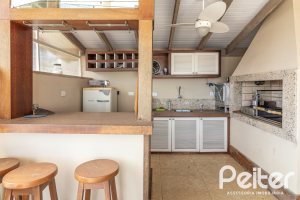 Casa à venda com 389m², 4 dormitórios, 2 suítes, 4 vagas, no bairro Vila Assunção em Porto Alegre