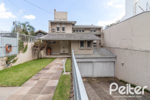 Casa à venda com 389m², 4 dormitórios, 2 suítes, 4 vagas, no bairro Vila Assunção em Porto Alegre