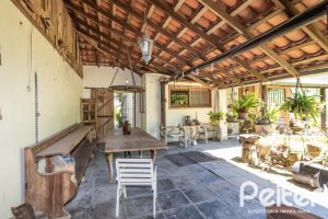 Casa à venda com 169m², 3 dormitórios, 1 suíte, 5 vagas, no bairro Jardim Isabel em Porto Alegre