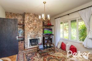 Casa à venda com 169m², 3 dormitórios, 1 suíte, 5 vagas, no bairro Jardim Isabel em Porto Alegre