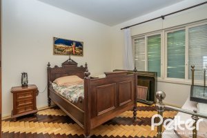 Casa à venda com 169m², 3 dormitórios, 1 suíte, 5 vagas, no bairro Jardim Isabel em Porto Alegre