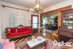 Casa à venda com 169m², 3 dormitórios, 1 suíte, 5 vagas, no bairro Jardim Isabel em Porto Alegre