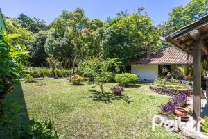 Casa à venda com 169m², 3 dormitórios, 1 suíte, 5 vagas, no bairro Jardim Isabel em Porto Alegre