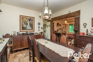 Casa à venda com 169m², 3 dormitórios, 1 suíte, 5 vagas, no bairro Jardim Isabel em Porto Alegre