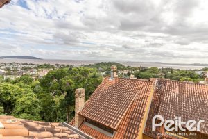 Casa em Condomínio à venda com 210m², 4 dormitórios, 1 suíte, 2 vagas, no bairro Jardim Isabel em Porto Alegre