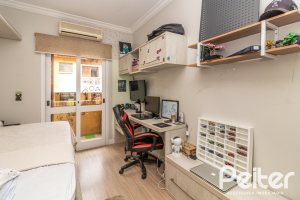 Casa em Condomínio à venda com 210m², 4 dormitórios, 1 suíte, 2 vagas, no bairro Jardim Isabel em Porto Alegre