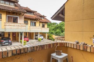 Casa em Condomínio à venda com 210m², 4 dormitórios, 1 suíte, 2 vagas, no bairro Jardim Isabel em Porto Alegre