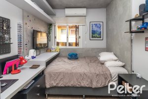 Casa em Condomínio à venda com 210m², 4 dormitórios, 1 suíte, 2 vagas, no bairro Jardim Isabel em Porto Alegre