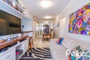 Apartamento à venda com 58m², 2 dormitórios, 1 vaga, no bairro Cristal em Porto Alegre
