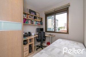 Apartamento à venda com 58m², 2 dormitórios, 1 vaga, no bairro Cristal em Porto Alegre