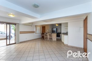 Apartamento à venda com 58m², 2 dormitórios, 1 vaga, no bairro Cristal em Porto Alegre