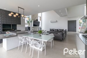 Casa em Condomínio à venda com 309m², 3 dormitórios, 2 suítes, 4 vagas, no bairro Alphaville em PORTO ALEGRE