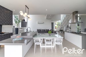 Casa em Condomínio à venda com 309m², 3 dormitórios, 2 suítes, 4 vagas, no bairro Alphaville em PORTO ALEGRE