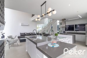 Casa em Condomínio à venda com 309m², 3 dormitórios, 2 suítes, 4 vagas, no bairro Alphaville em PORTO ALEGRE