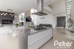 Casa em Condomínio à venda com 309m², 3 dormitórios, 2 suítes, 4 vagas, no bairro Alphaville em PORTO ALEGRE