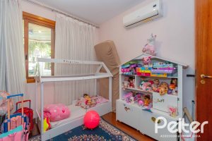 Apartamento à venda com 142m², 3 dormitórios, 1 suíte, 2 vagas, no bairro Ipanema em Porto Alegre