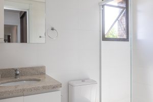 Apartamento à venda com 94m², 3 dormitórios, 1 suíte, 2 vagas, no bairro Ipanema em Porto Alegre