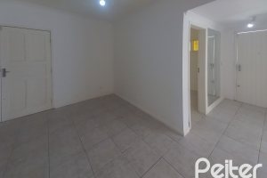 Casa à venda com 162m², 3 dormitórios, 1 suíte, 3 vagas, no bairro Guarujá em Porto Alegre