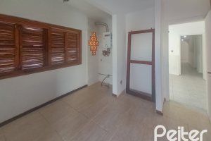 Casa à venda com 162m², 3 dormitórios, 1 suíte, 3 vagas, no bairro Guarujá em Porto Alegre