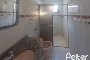 Casa à venda com 162m², 3 dormitórios, 1 suíte, 3 vagas, no bairro Guarujá em Porto Alegre