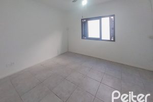 Casa à venda com 162m², 3 dormitórios, 1 suíte, 3 vagas, no bairro Guarujá em Porto Alegre
