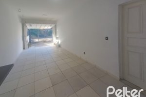 Casa à venda com 162m², 3 dormitórios, 1 suíte, 3 vagas, no bairro Guarujá em Porto Alegre