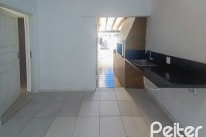 Casa à venda com 162m², 3 dormitórios, 1 suíte, 3 vagas, no bairro Guarujá em Porto Alegre