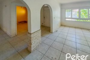 Casa à venda com 162m², 3 dormitórios, 1 suíte, 3 vagas, no bairro Guarujá em Porto Alegre