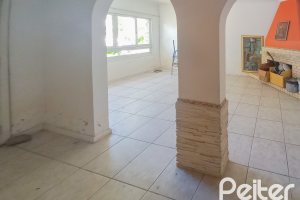 Casa à venda com 162m², 3 dormitórios, 1 suíte, 3 vagas, no bairro Guarujá em Porto Alegre