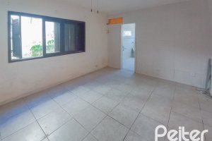 Casa à venda com 162m², 3 dormitórios, 1 suíte, 3 vagas, no bairro Guarujá em Porto Alegre