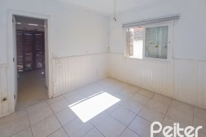 Casa à venda com 162m², 3 dormitórios, 1 suíte, 3 vagas, no bairro Guarujá em Porto Alegre
