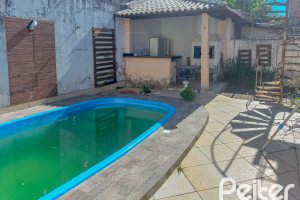 Casa à venda com 162m², 3 dormitórios, 1 suíte, 3 vagas, no bairro Guarujá em Porto Alegre