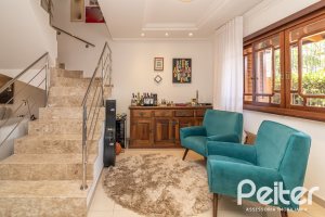 Casa à venda com 300m², 3 dormitórios, 1 suíte, 4 vagas, no bairro Espírito Santo em Porto Alegre