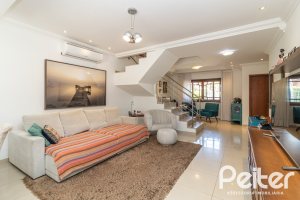 Casa à venda com 300m², 3 dormitórios, 1 suíte, 4 vagas, no bairro Espírito Santo em Porto Alegre