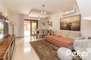 Casa à venda com 300m², 3 dormitórios, 1 suíte, 4 vagas, no bairro Espírito Santo em Porto Alegre