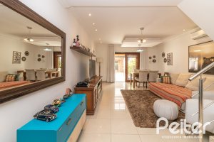 Casa à venda com 300m², 3 dormitórios, 1 suíte, 4 vagas, no bairro Espírito Santo em Porto Alegre