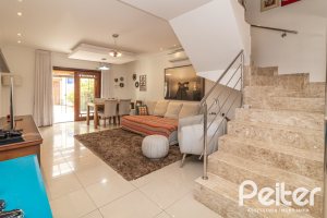 Casa à venda com 300m², 3 dormitórios, 1 suíte, 4 vagas, no bairro Espírito Santo em Porto Alegre