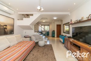 Casa à venda com 300m², 3 dormitórios, 1 suíte, 4 vagas, no bairro Espírito Santo em Porto Alegre