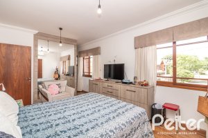 Casa à venda com 300m², 3 dormitórios, 1 suíte, 4 vagas, no bairro Espírito Santo em Porto Alegre